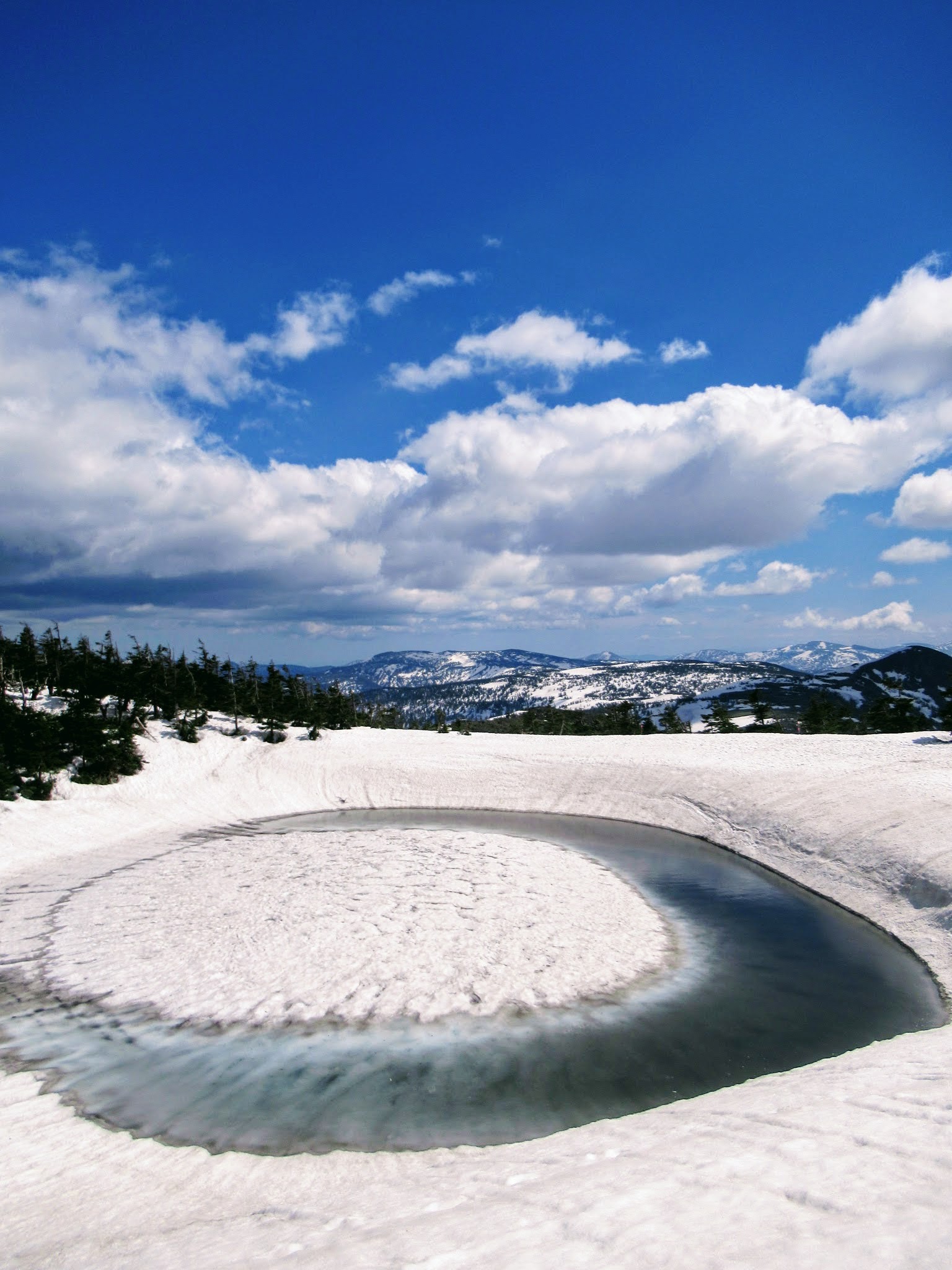 県央 雪解け時期しか見られない八幡平の絶景をご紹介 八幡平ドラゴンアイ 鏡沼 八幡沼 イーハトーブログ 楽天ブログ