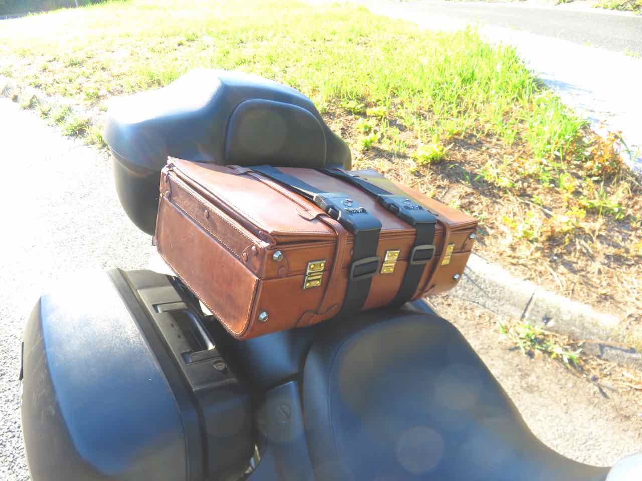 革トランクの固定強化を考える 〜＃バイクに革トランク載せ隊〜 | 人が