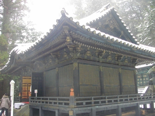 日光東照宮奥宮拝殿 (3) (500x375).jpg