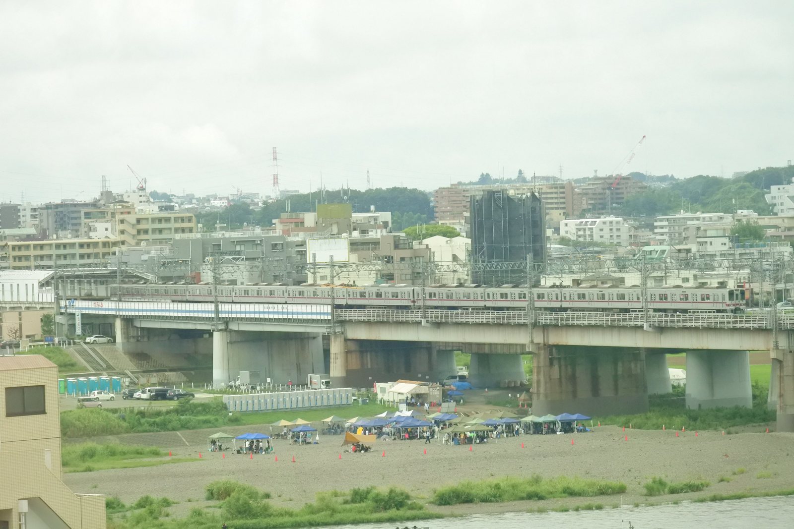 二子玉川ライズの屋上庭園から田園都市線 大井町線を撮る 花見友紀の 鉄道のある日常 楽天ブログ