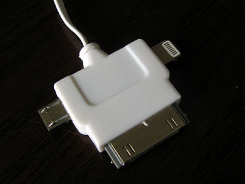 リール式伸縮USBケーブル