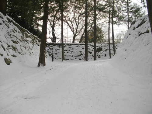 盛岡城三の丸虎口 (500x375).jpg