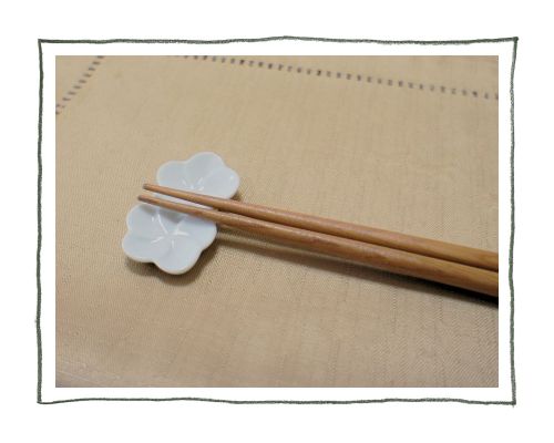 白い食器のお店M’home style プルメリアの箸置き