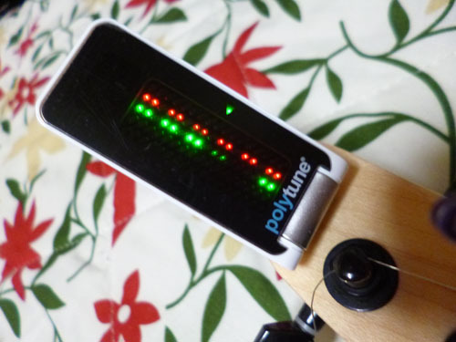 t.c.electronic_Polytune_Clip_on_guitar.jpg