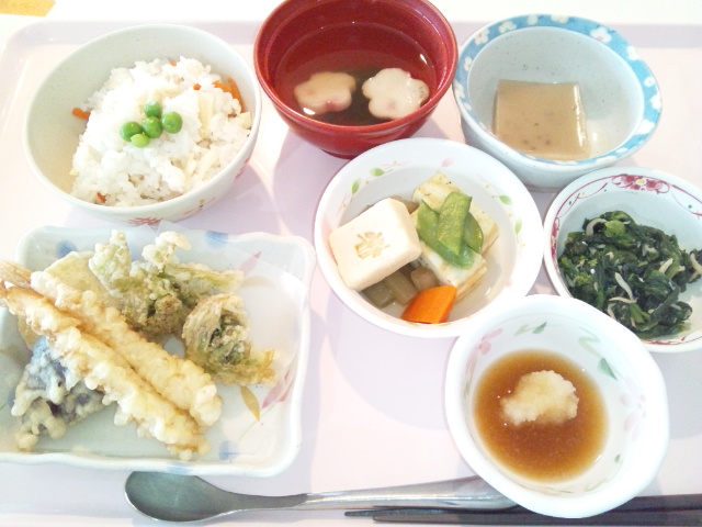 天ぷら盛り合わせ・筍御飯