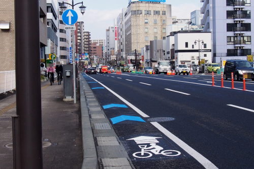 ここ から 市役所 まで 自転車