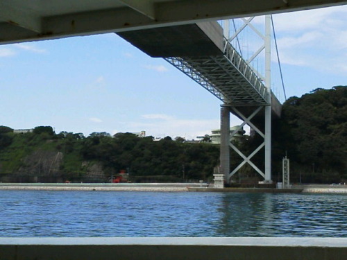 関門橋（下から）