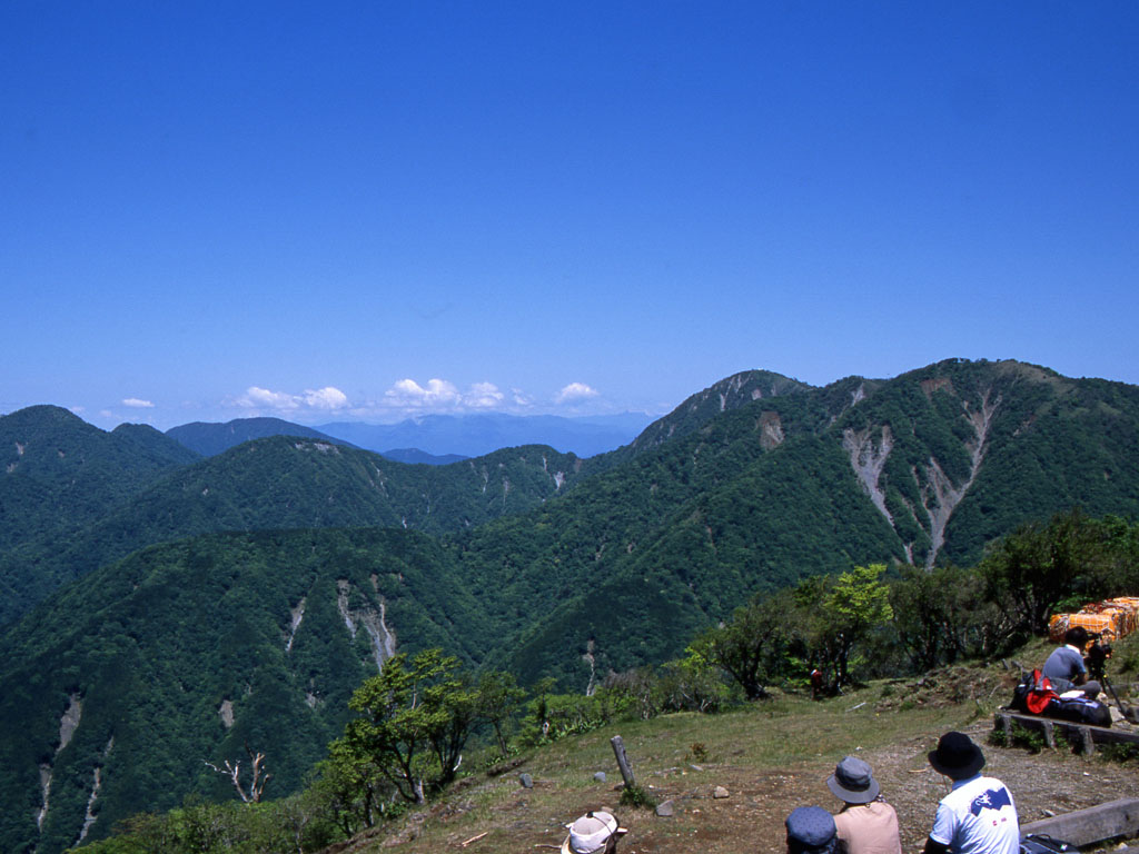 塔ノ岳山頂から丹沢山