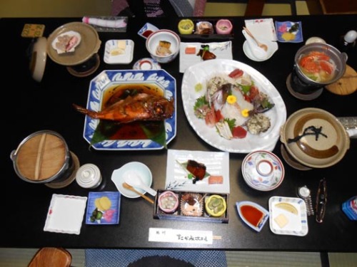 20130112熱川温泉たかみホテル３部屋だしの夕食.jpg