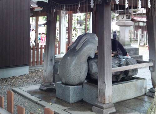 20151101調神社05手水舎（後ろ）.jpg