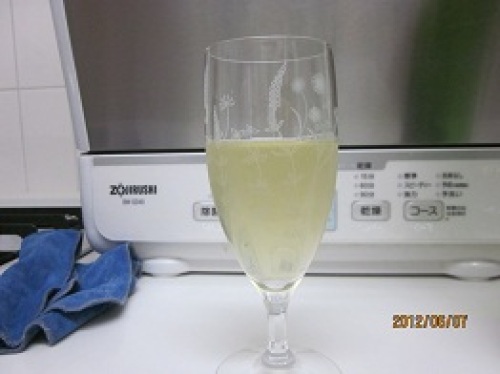 IMG_2468どくだみ茶の色.jpg