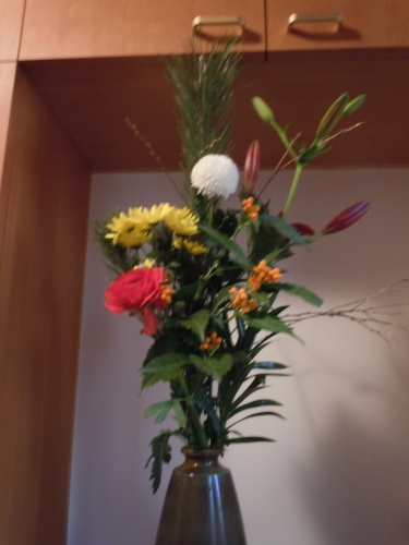 玄関の花お正月.JPG