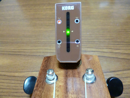 KORG_Headtune_HT-U1_on_ukulele.jpg
