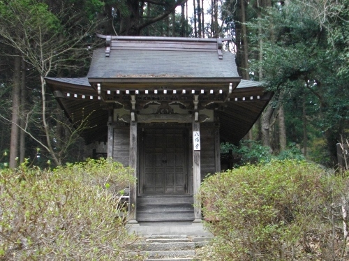 平泉中尊寺八幡堂 (500x374).jpg