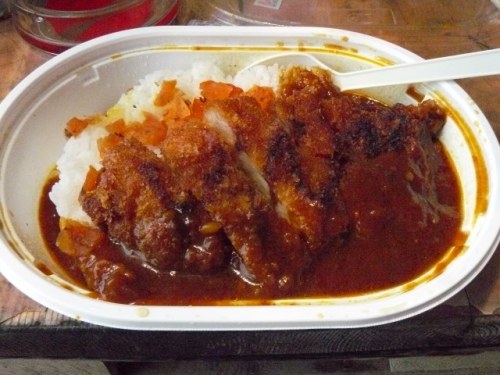 P1750335 (640x480)140510昼食　コンビニ購入のロースカツカレー.jpg