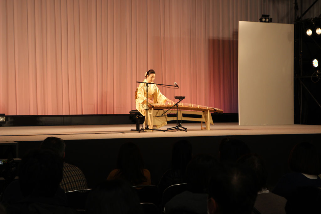 琴の演奏