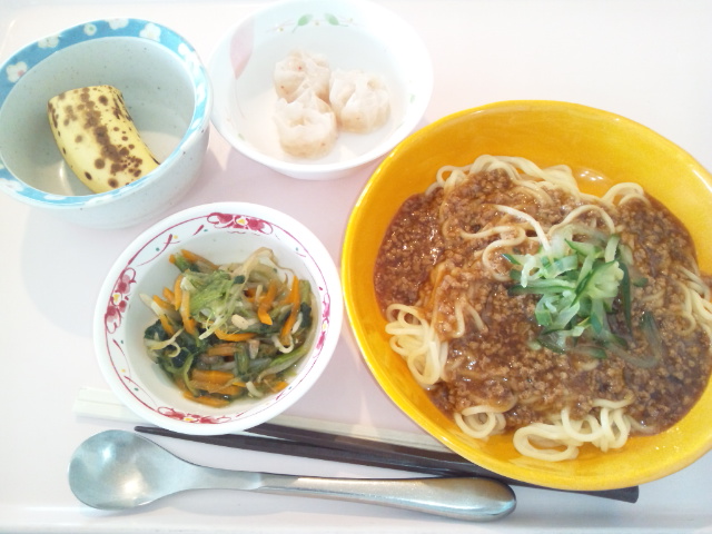 ジャージャー麺