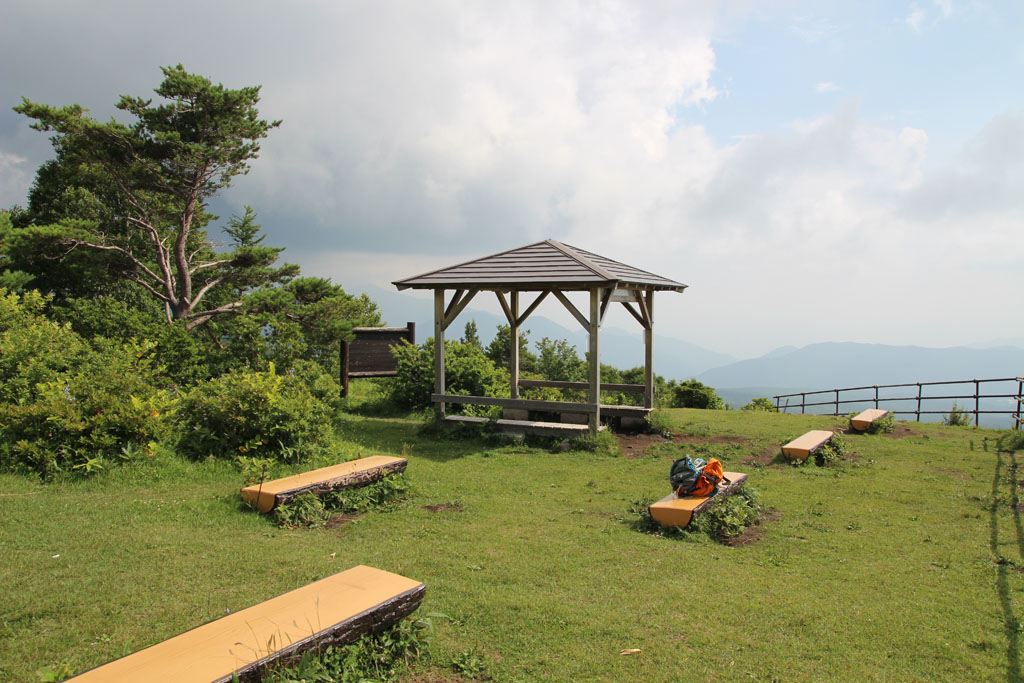 根子岳の東屋