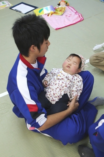 2013_11_13_赤ちゃん交流（広陵中）_112.JPG