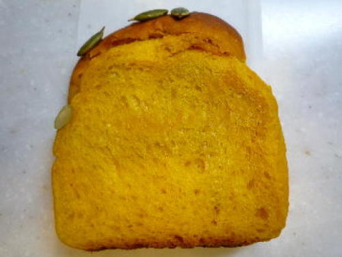 ロブション　かぼちゃのパン裏面.JPG