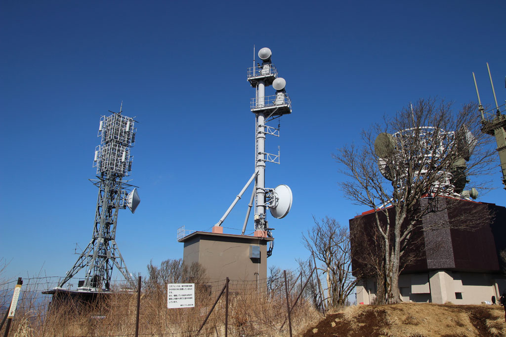 大山の電波塔