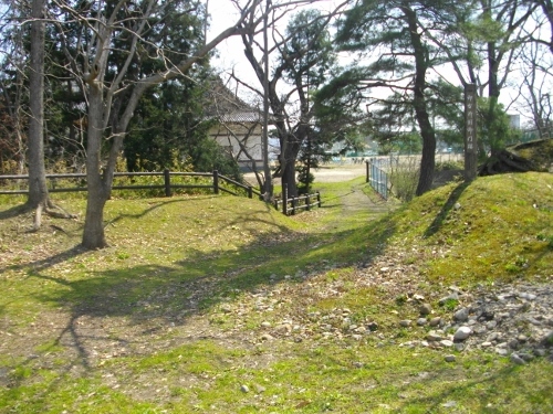 花巻城本丸御台所御門 (2) (500x375).jpg