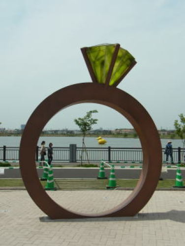 20120429レイクタウン アヒルちゃんをリングから.jpg