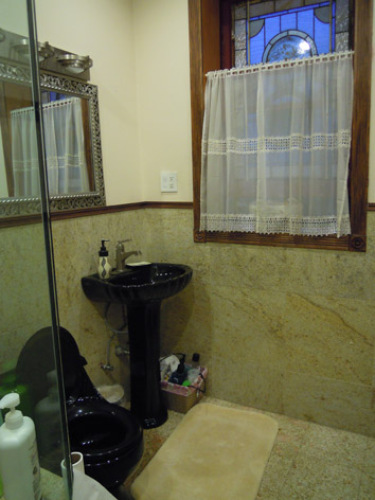 007_LeffertsGardenBB_NYC_bathroom2.jpg