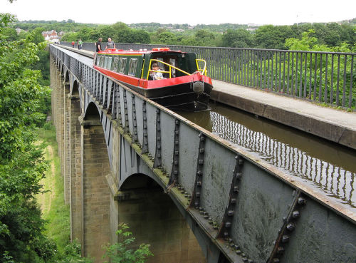 Pontcysyllte_aqueduct_arp.jpg