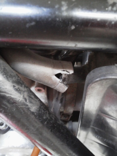 クラブマン（亀裂の入ったブリーザチューブ）