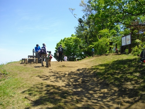 奥高尾縦走路景信山山頂.JPG