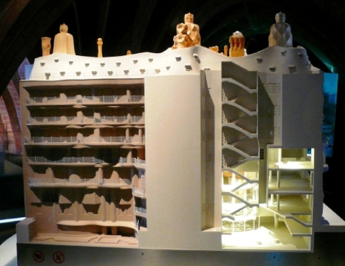 pict-カサ・ミラ邸模型 2.jpg