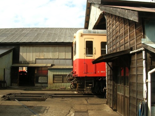 小湊鉄道 機関庫.JPG