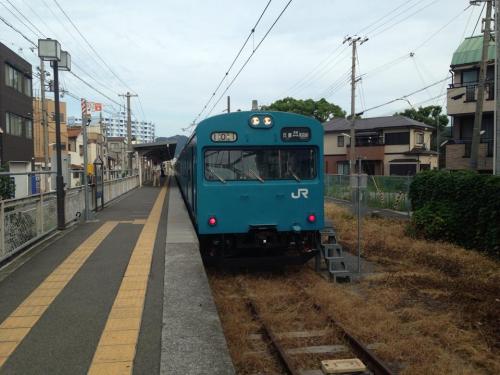 １０３系正面　和田岬駅到着.jpg