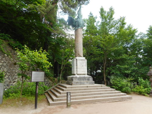 飯盛山ローマ市寄贈の碑.JPG