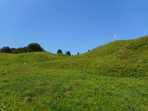 脇本城内館土塁.JPG