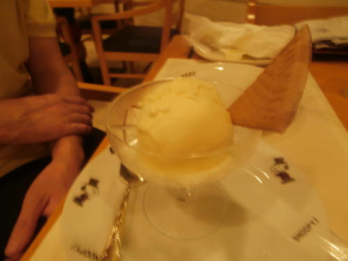 フライングトマトカフェ　まんまるアイスクリーム.JPG