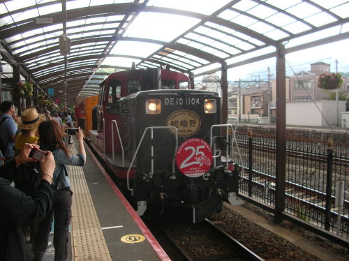 嵯峨野トロッコ列車　機関車　ＤＥ10-1104.JPG
