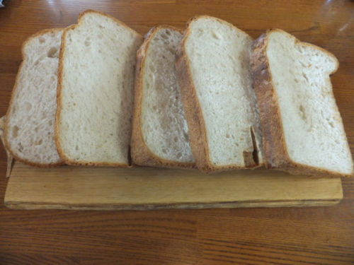 ライ麦食パン　カット.jpg
