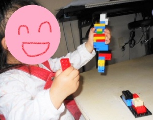 2016.4.21　レゴで塔を作った7　失敗して折れると、ケタケタ笑う.JPG