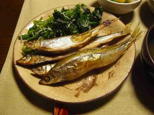 P1630029(640x480)夕食・チカの干物とほうれん草とシラスの御浸し.jpg