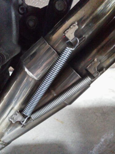 クラブマンのエキパイ（スプリング取り付け）