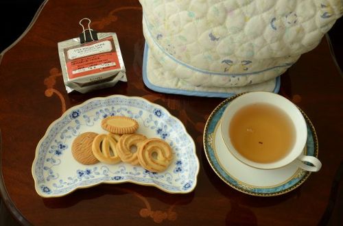 ANAYUKI COCKIES WITH TEA.jpg