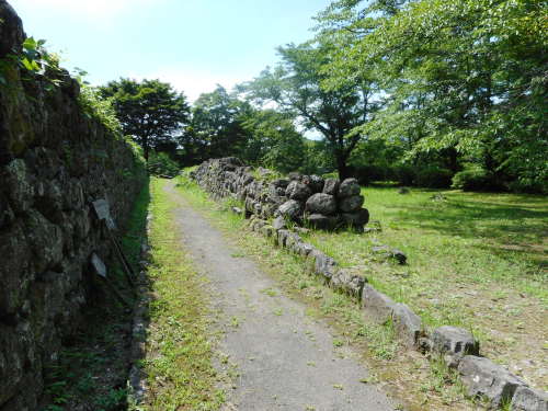 岡城城代屋敷跡石垣.JPG