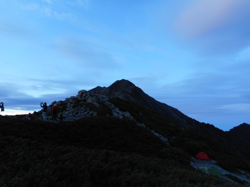 北岳山荘より中白根山 (2).JPG