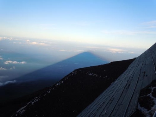 20120803富士登山８本八合目から見る影富士.jpg