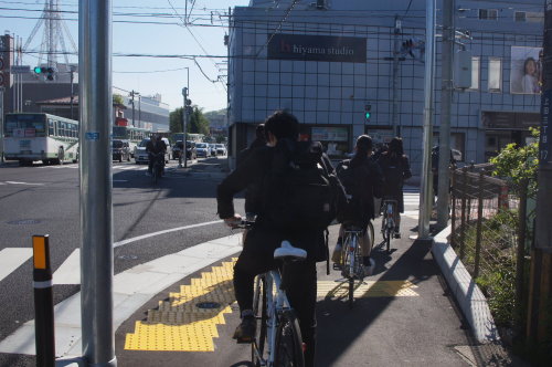 標識 青に歩行者と自転車で時間帯