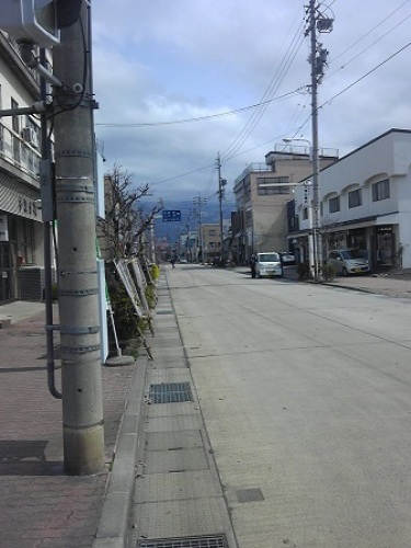 閑散とした飯山駅前.jpg