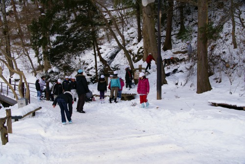 臥龍公園冬の子供たち.jpg