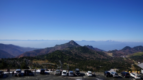 横手覗き上から駐車場とお客さんと絶景２０１３１０，２８ (1400x788).jpg